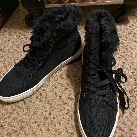 NWT. Women’s black Corey’s. Size 7. Perfect condition and super cute - Picture 2 of 7